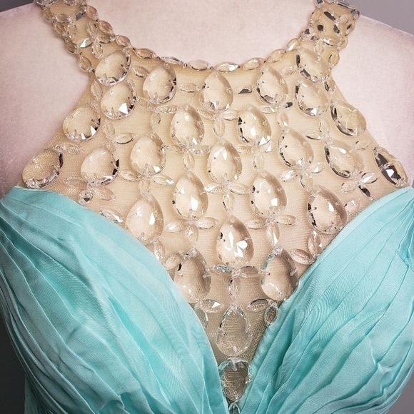 Le Femme Gown - Picture 6 of 16
